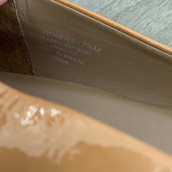 LL Bean Camel Patent Leather Shoes 7 - Picture 7 of 9